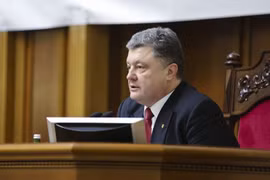 Tổng thống Ukraine ám chỉ khả năng áp đặt thiết quân luật 