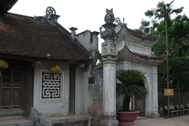 Đã tháo dỡ một nửa số bia đá "dựng chui" tại đền Trần ở Thái Bình