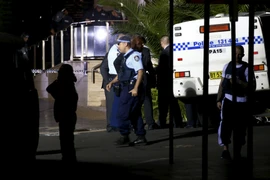 Cảnh sát Australia gác bên ngoài một cơ quan. (Ảnh minh họa. Nguồn: Reuters/TTXVN)