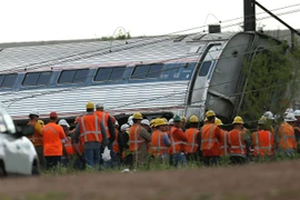 Mỹ: Tàu hỏa trật đường ray đi vận tốc cao gấp đôi mức cho phép