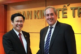 Trưởng Ban Kinh tế Trung ương làm việc với Đại diện Thương mại Mỹ