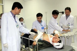 Đảm bảo đủ thuốc, phương tiện cứu chữa nạn nhân sập giàn giáo