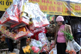 Nhộn nhịp thị trường hàng chuẩn bị cho lễ tiễn Táo quân