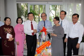 Chủ tịch nước thăm công nhân ăn Tết xa nhà tại tỉnh Long An