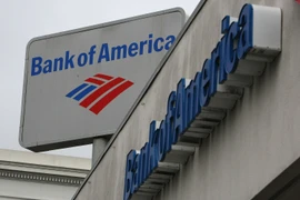 Logo của Ngân hàng Bank of America được treo trên trụ sở chi nhánh Ngân hàng tại San Francisco , California (Mỹ). (Nguồn: AFP/TTXVN)