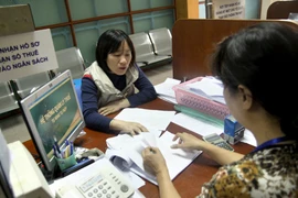 Hoạt động nghiệp vụ tại Cục Thuế Hà Nội. (Ảnh: Hoàng Hùng/TTXVN)