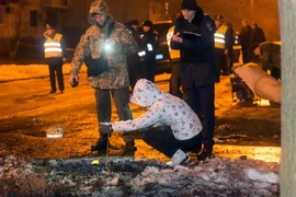 Đạn pháo rơi trúng trạm ôtô điện ở Donetsk, 13 người thiệt mạng