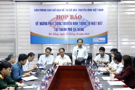 Quang cảnh buổi họp báo về việc ngừng phát sóng truyền hình tương tự mặt đất tại Đà Nẵng. (Ảnh: Trần Lê Lâm/TTXVN)