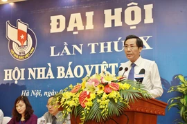 Chủ tịch Hội Nhà báo Việt Nam Thuận Hữu phát biểu khai mạc Đại hội. (Ảnh: Minh Quyết/TTXVN)
