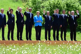 Các nhà lãnh đạo chụp ảnh lưu niệm tại Hội nghị thượng đỉnh G-7. (Nguồn: AFP/TTXVN)
