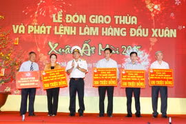 Phát lệnh làm hàng đầu Xuân năm 2015 tại Tân Cảng-Cát Lái