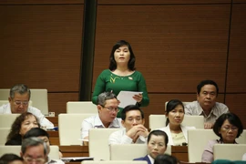 Đại biểu Quốc hội thành phố Cần Thơ Trần Hồng Thắm phát biểu ý kiến. (Ảnh: Phương Hoa/TTXVN)