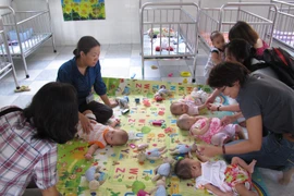 Tháng cao điểm dự phòng lây truyền HIV từ mẹ sang con 2015