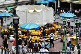  Khách du lịch tại thủ đô Bangkok, Thái Lan. (Nguồn: THX/TTXVN)