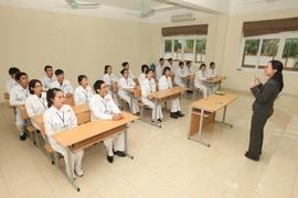 Một buổi học tiếng Nhật của lớp đào tạo điều dưỡng viên theo chương trình hợp tác Việt Nam-Nhật Bản. (Ảnh: Anh Tuấn/TTXVN)