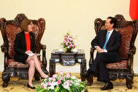 Thủ tướng Nguyễn Tấn Dũng tiếp bà Kate Brown, Thống đốc bang Oregon, Hoa Kỳ. (Ảnh: Thống Nhất/TTXVN)