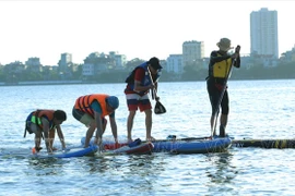 Việc giữ thăng bằng trên thuyền Sup là khá khó khi thực hiện tư thế chèo đứng.