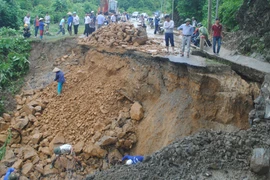 Sạt lở đất đá ở Quốc lộ 4D đoạn qua Lai Châu. (Ảnh minh họa. Hoàng Hữu/TTXVN)