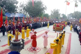 Phú Thọ gìn giữ bản sắc văn hóa lễ hội đền Mẫu Âu Cơ