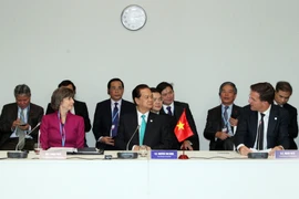 Thủ tướng Nguyễn Tấn Dũng và Thủ tướng Hà Lan Mark Rutte tại buổi đối thoại. (Ảnh: Đức Tám/TTXVN)