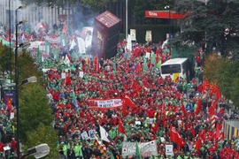 Biểu tình tại Brussels, phản đối chính sách thắt lưng buộc bụng của chính phủ. (Nguồn: Reuters/TTXVN)