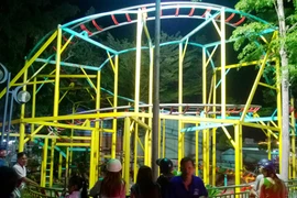 Chuyển nạn nhân vụ rơi tàu lượn siêu tốc lên Bệnh viện Chợ Rẫy