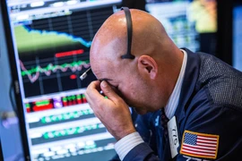 Giao dịch viên làm việc tại sàn giao dịch chứng khoán New York ngày 20/8. (Nguồn: AFP/TTXVN)