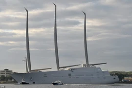 Siêu du thuyền Sailing Yatch A của tỷ phú Melnichenko với ba cột buồm cao tới 90m là con thuyền buồm lớn nhất thế giới. (Nguồn: dailymail.co.uk)