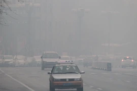 Khói mù bao phủ thành phố Trường Xuân, thủ phủ tỉnh Cát Lâm, Trung Quốc ngày 8/11. (Ảnh minh họa. AFP/TTXVN)