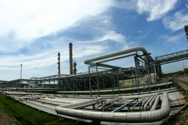 Một góc Nhà máy lọc dầu Dung Quất. (Ảnh: Huy Hùng/TTXVN)