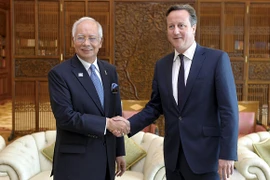 Thủ tướng Anh David Cameron (phải) và người đồng cấp nước chủ nhà Najib Razak. (Nguồn: Reuters)