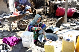 Người dân bị mất nhà cửa trong trận động đất ở Afghanistan. (Nguồn: THX/TTXVN)