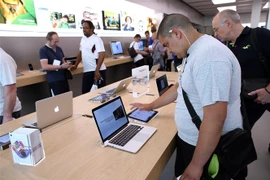 Một cửa hàng của Apple ở Rosny-sous-Bois, gần Paris, Pháp. (Ảnh: AFP/TTXVN)