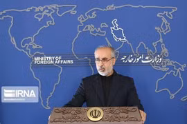 Người phát ngôn Bộ Ngoại giao Iran Nasser Kanaani phát biểu tại cuộc họp báo ở Tehran. (Ảnh: IRNA/TTXVN)