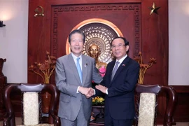 Bí thư Thành ủy Thành phố Hồ Chí Minh Nguyễn Văn Nên tiếp ông Yamaguchi Natsuo, Chủ tịch Đảng Công minh Nhật Bản. (Ảnh: Xuân Khu/TTXVN)