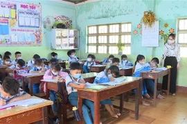 Mấy năm gần đây, số lượng học sinh các cấp luôn trong tình trạng năm sau cao hơn năm trước. Ảnh minh họa. (Ảnh: Hoài Nam/TTXVN)