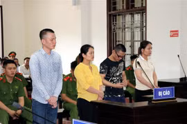 4 bị cáo Đinh Xuân Do, Lường Thị Chắc, Phạm Bá Tuần, Phạm Thị Miến (từ trái sang phải). (Ảnh: Thanh Hải/TTXVN)