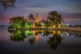 Vẻ đẹp thanh tịnh, trang nghiêm của ngôi chùa Trấn Quốc nổi tiếng, tọa lạc ven Hồ Tây, bên đường Thanh Niên, có lịch sử gần 1500 năm, được coi là lâu đời nhất ở Thăng Long - Hà Nội. (Ảnh: Trọng Đạt/TTXVN)