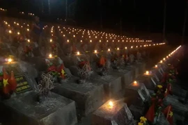 Hàng nghìn ngọn nến tri ân đã được thắp tại Nghĩa trang Quốc gia Vị Xuyên, huyện Vị Xuyên (Hà Giang). (Ảnh minh họa: Nguyễn Chiến/TTXVN)