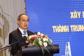 Bí thư Thành uỷ TP.Hồ Chí Minh Nguyễn Thiện Nhân phát biểu kết luận tại hội thảo. (Ảnh: Hứa Chung/TTXVN)
