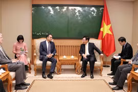 Phó Thủ tướng, Bộ trưởng Bộ Ngoại giao Phạm Bình Minh tiếp Phó Chủ tịch Ngân hàng Phát triển châu Á Ahmed Saeed. (Ảnh: Văn Điệp/TTXVN)