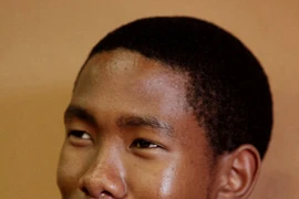 Cháu trai Nelson Mandela bị khởi tố vì hiếp dâm thiếu nữ 15 tuổi