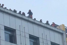 Trung Quốc: Ngăn cản thành công 12 người định tự sát tập thể