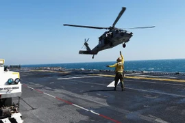 Trực thăng Mỹ rơi ngoài biển Nhật Bản, 2 người mất tích