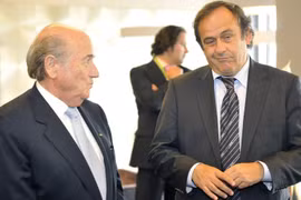 Blatter và Platini chính thức bị "treo giò" 90 ngày do bê bối hối lộ