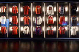 Ngắm nhìn bộ sưu tập áo đấu của Bayern Munich từ 1965 đến nay