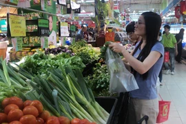 Rau quả bán tại siêu thị. (Ảnh: Thanh Tâm/Vietnam+)