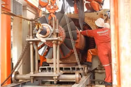 Đại tu máy phát KATO cho khách hàng Hoàng Long - Hoàn Vũ JOC (Ảnh: pvn.vn)