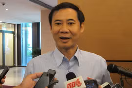Đại biểu Nguyễn Thái Học, đoàn Phú Yên đang trao đổi với báo chí. (Ảnh: Đức Duy/Vietnam+)