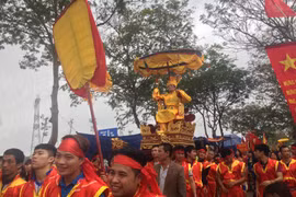 Ngày 11 tháng Giêng âm lịch​, ​lễ rước vua giả tại đền Sái để tưởng nhớ thần Huyền Thiên Trấn Vũ đã giúp An Dương Vương xây thành Cổ Loa. (Ảnh: Khánh Ly/Vietnam+)